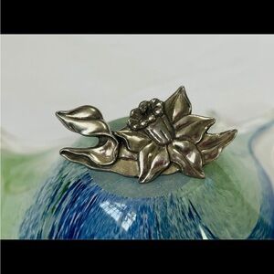 Silver Floral Leaf Brooch - Elegant Silver Flower Pin Pewter